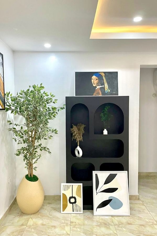 Boho furniture ideas: Oversized earthen vase adds earthy, eclectic charm.