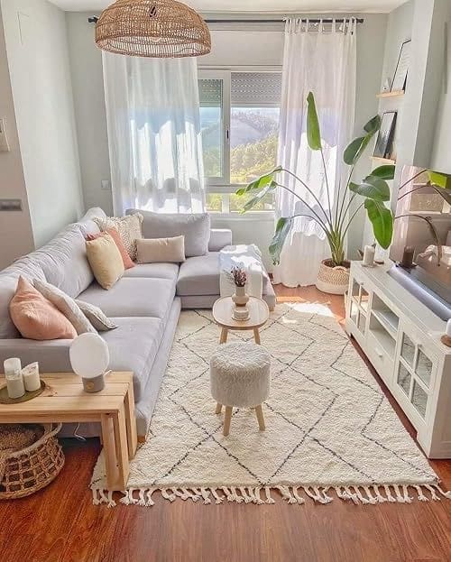 Fluffy Round Ottoman for Soft Texture