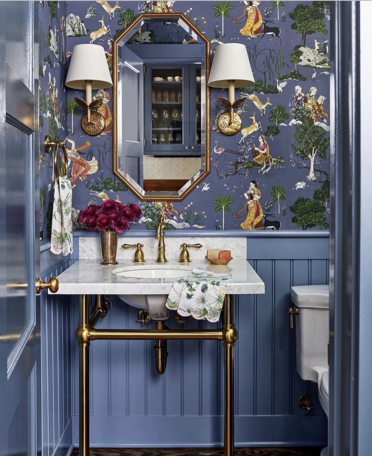 Design an Immersive Scene with Figurative Wallpaper