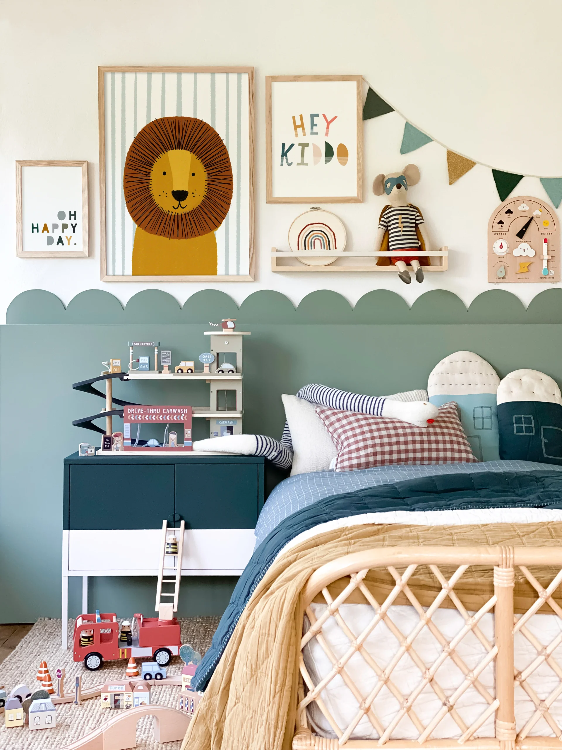 Scalloped Green Wall Border Adds Playful Detail