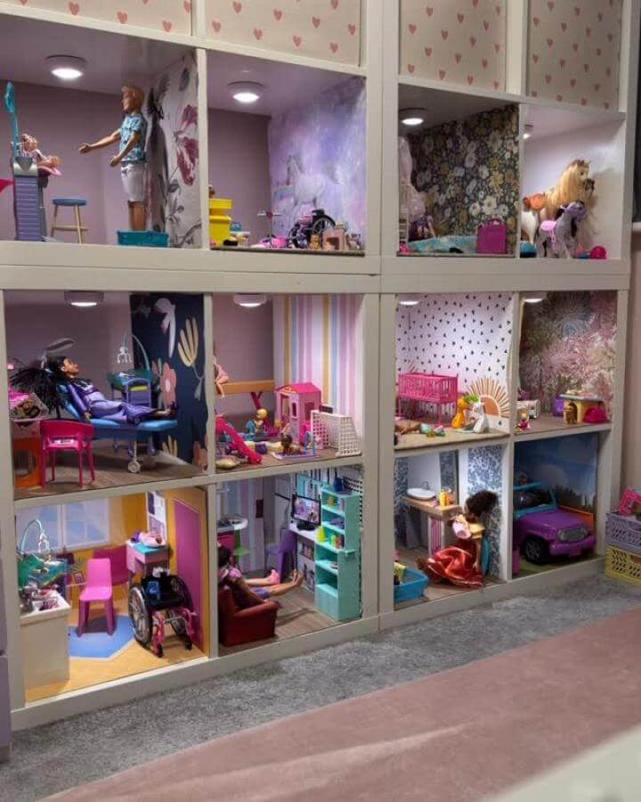 white modular shelving with mini room play setups from @thehumphreysdreams. Creative ikea playroom storage hacks & ideas with custom wallpaper and lighting.