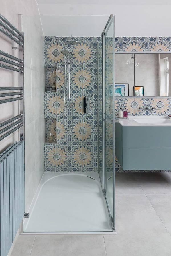 Vibrant geometric tiles from @thebromleybathroomcompany add a bold statement to a stylish bathroom with modern flair.